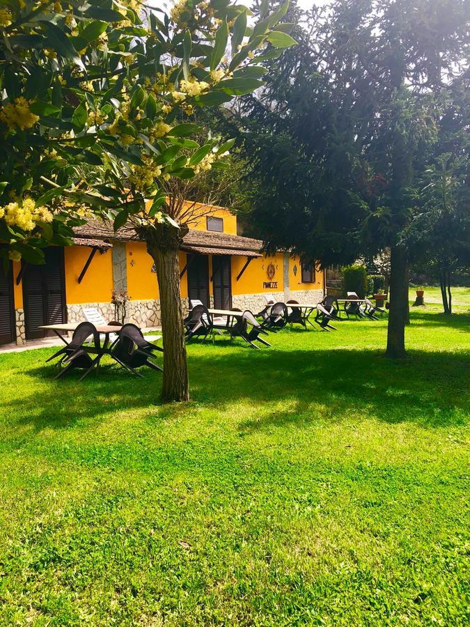 Agriturismo Pianezze Villa Grotte di Castro Luaran gambar