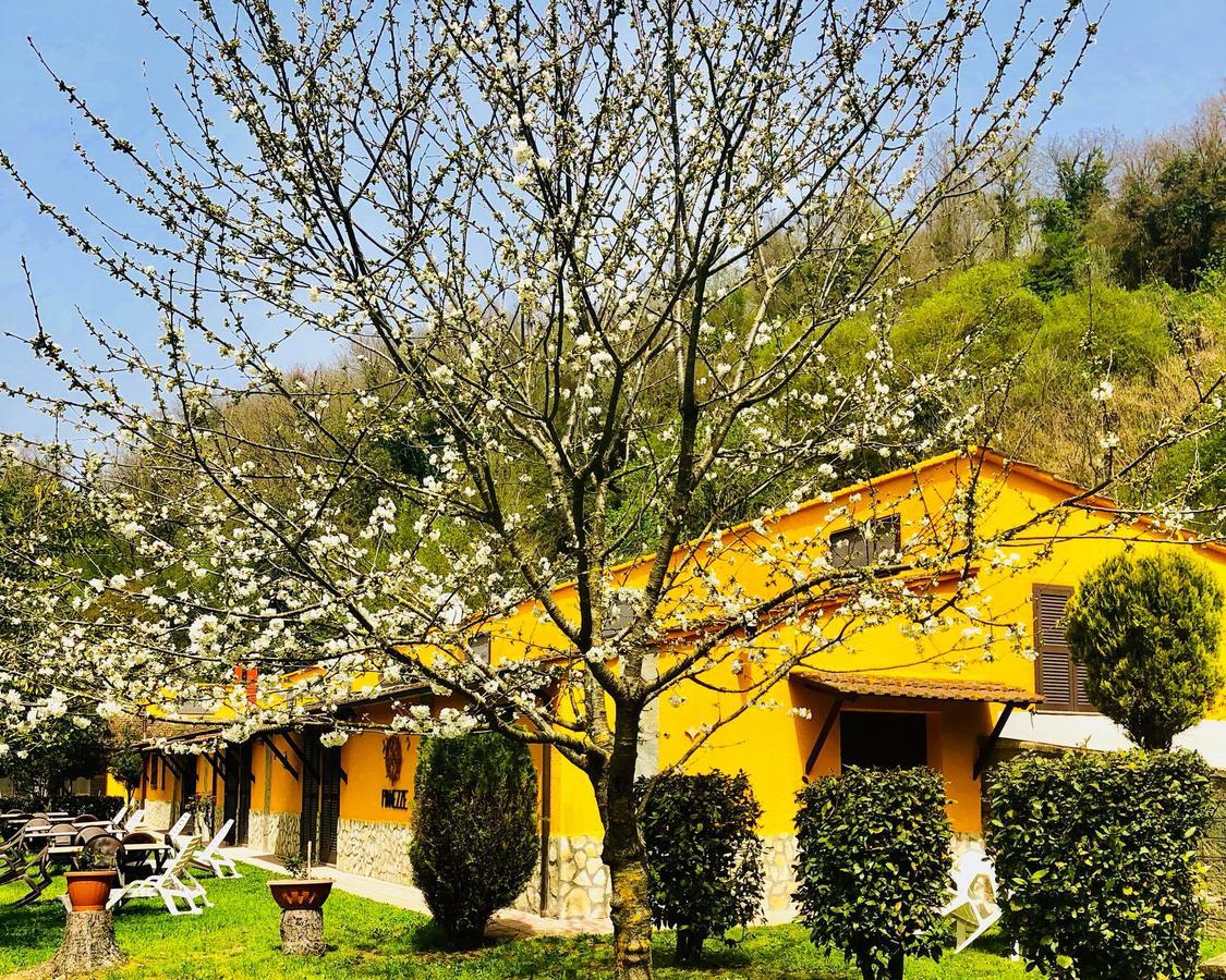 Agriturismo Pianezze Villa Grotte di Castro Luaran gambar